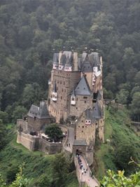 Die Burg Elz - bei Ihrem Urlaub in Kastellaun einfach zu erreichen.